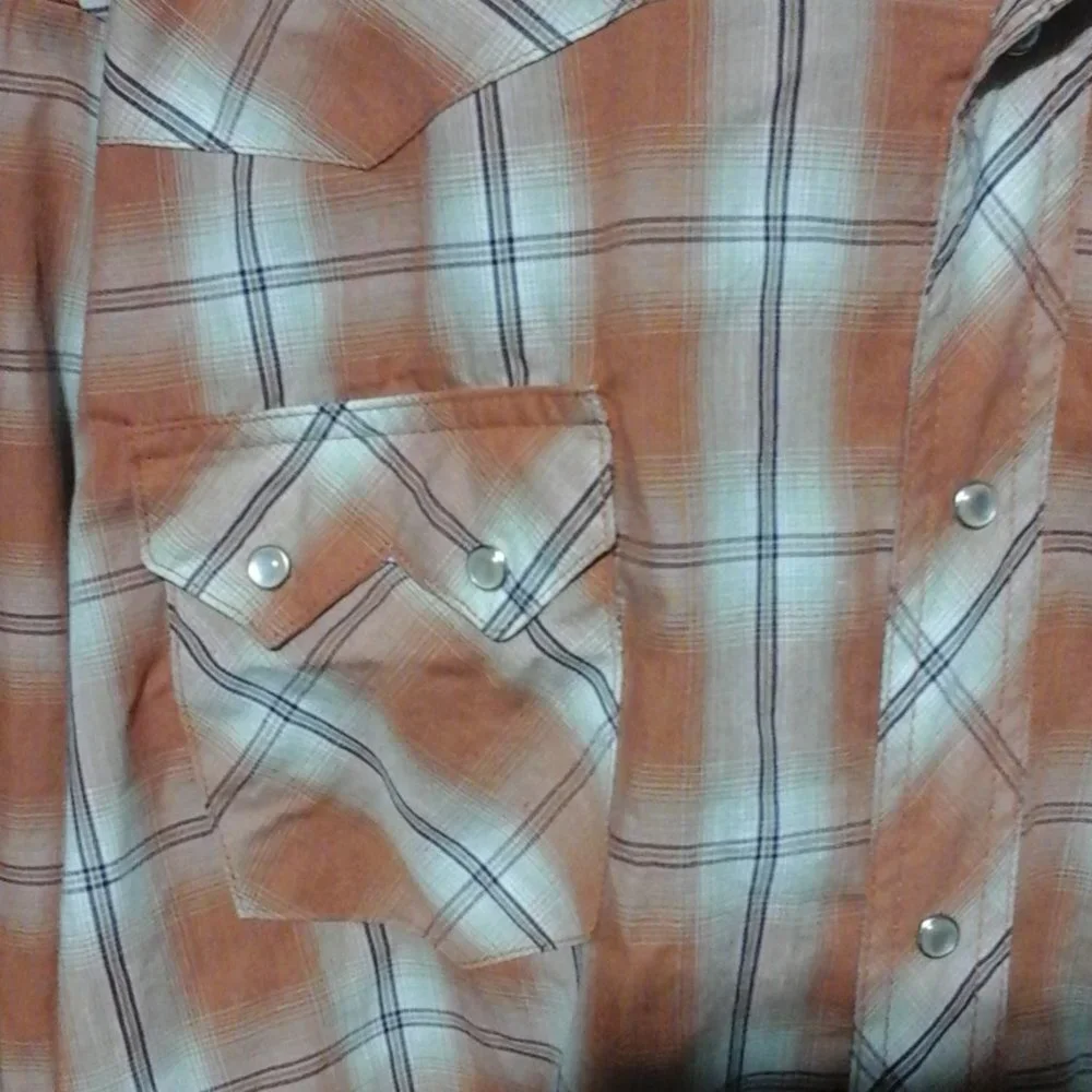 Wrangler long sleeve button up​​ - Picture 2 of 8